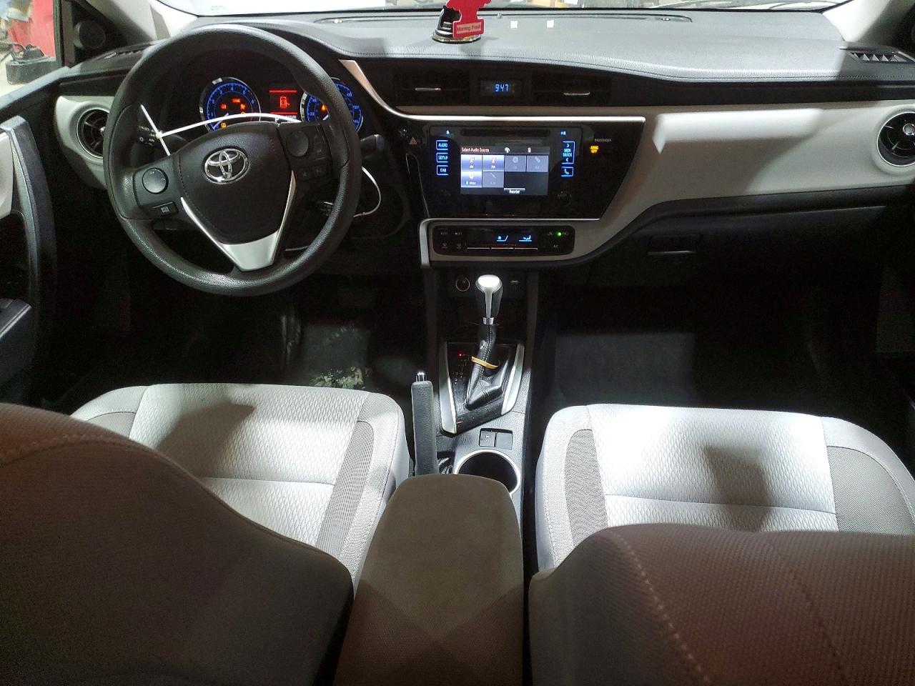 2017 TOYOTA COROLLA LE photo 8
