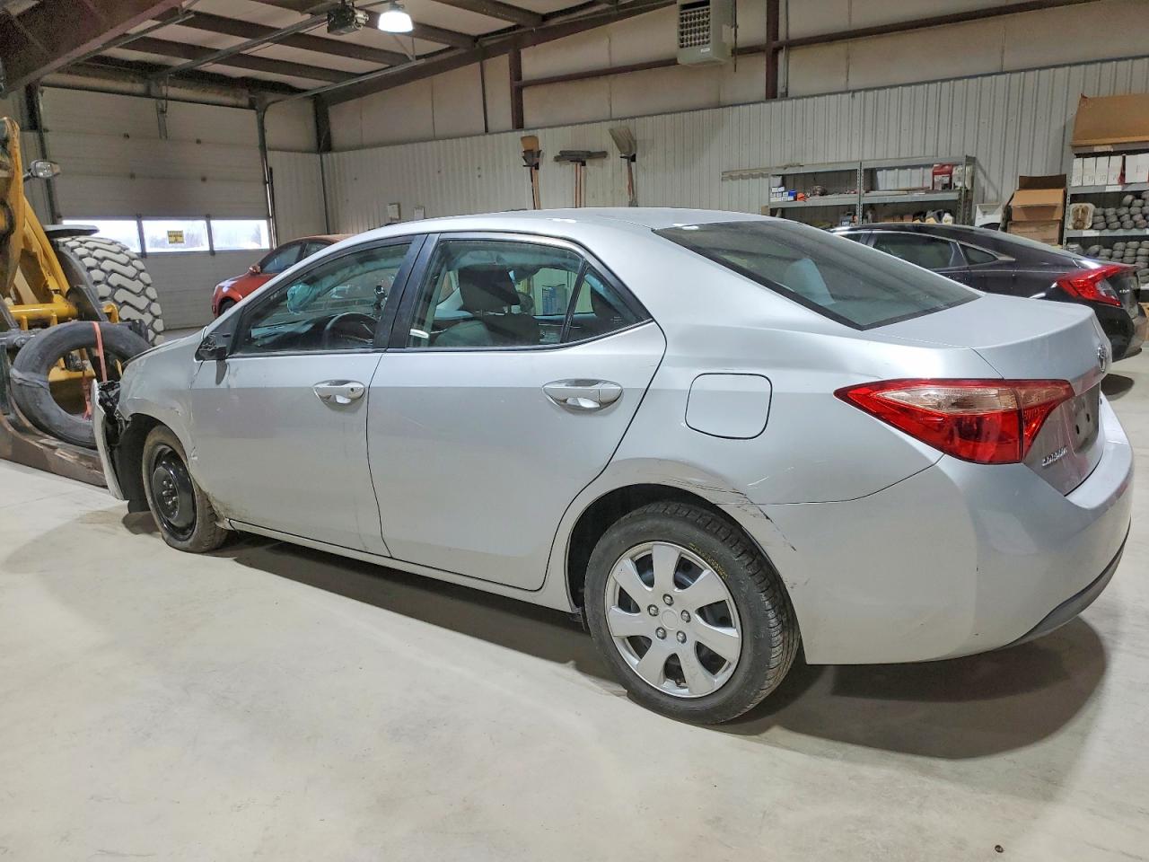 2017 TOYOTA COROLLA LE photo 2