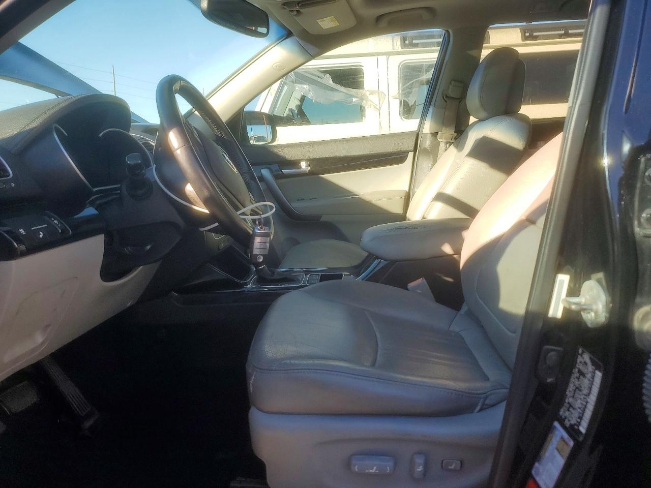 2015 KIA SORENTO SX photo 13