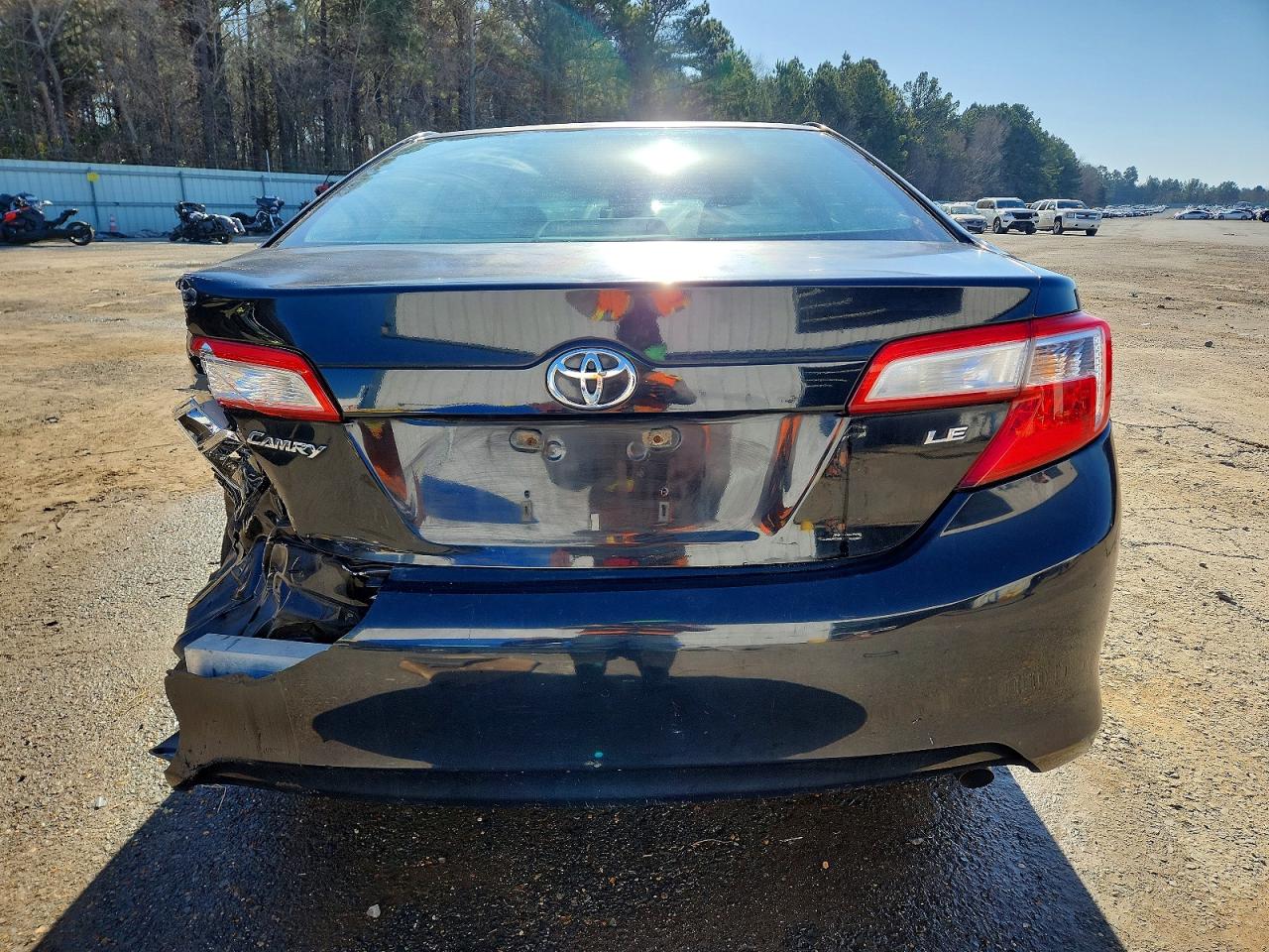 2012 TOYOTA CAMRY LE photo 11