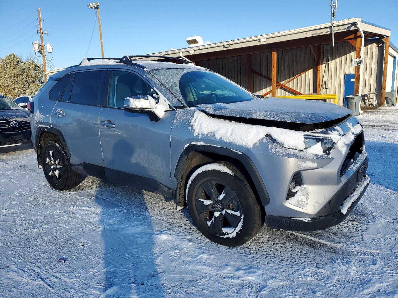 2021 TOYOTA RAV4 XLE photo 4