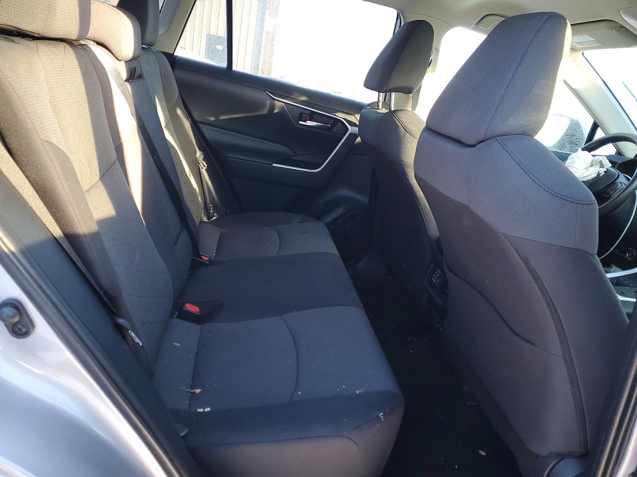 2021 TOYOTA RAV4 XLE photo 11