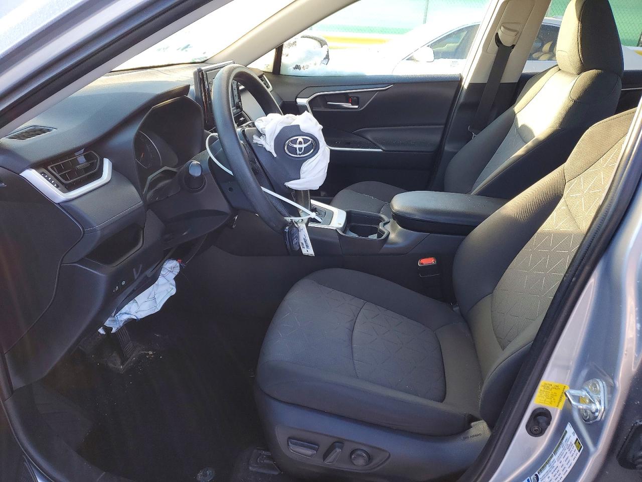 2021 TOYOTA RAV4 XLE photo 7