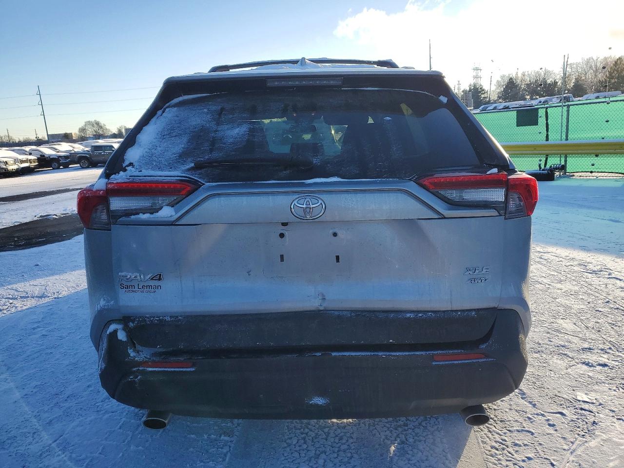 2021 TOYOTA RAV4 XLE photo 6