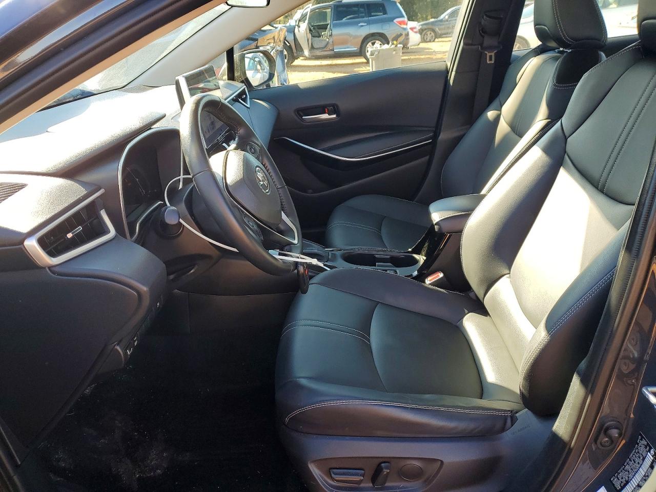 2025 TOYOTA COROLLA XLE photo 13