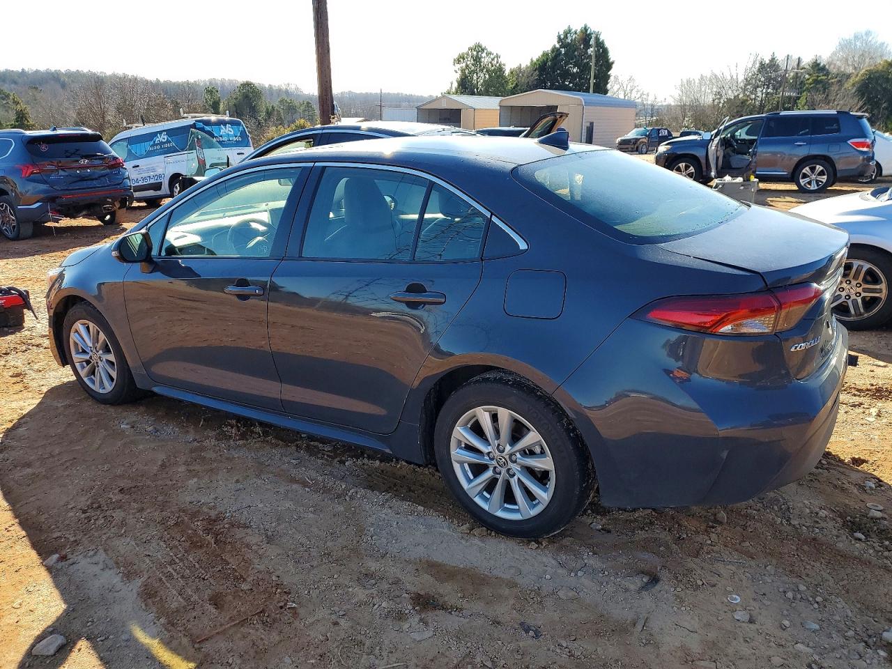 2025 TOYOTA COROLLA XLE photo 3