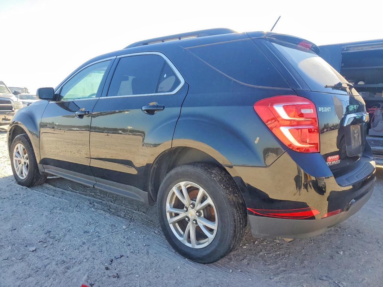 2017 CHEVROLET EQUINOX LT photo 4