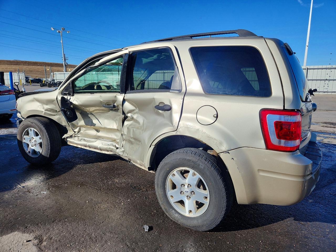 2010 FORD ESCAPE XLT photo 2