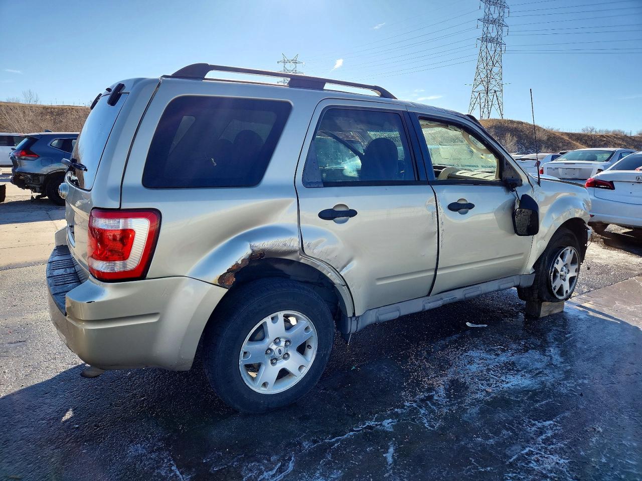 2010 FORD ESCAPE XLT photo 3