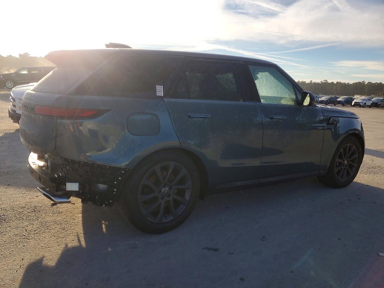2025 LAND ROVER RANGE ROVER SPORT SE photo 3