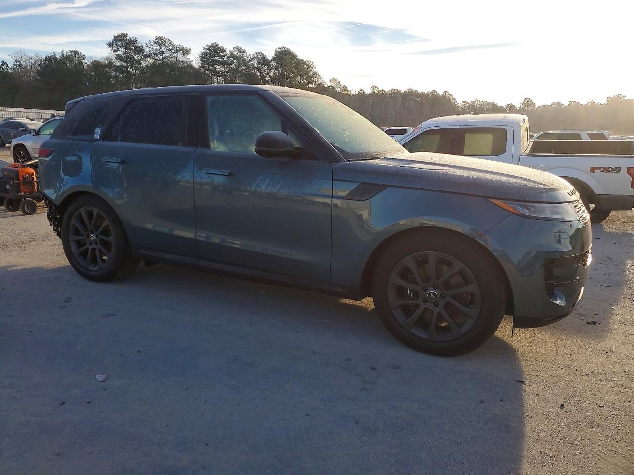 2025 LAND ROVER RANGE ROVER SPORT SE photo 4