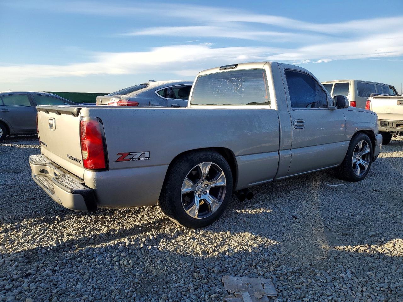 2004 CHEVROLET SILVERADO K1500 photo 3