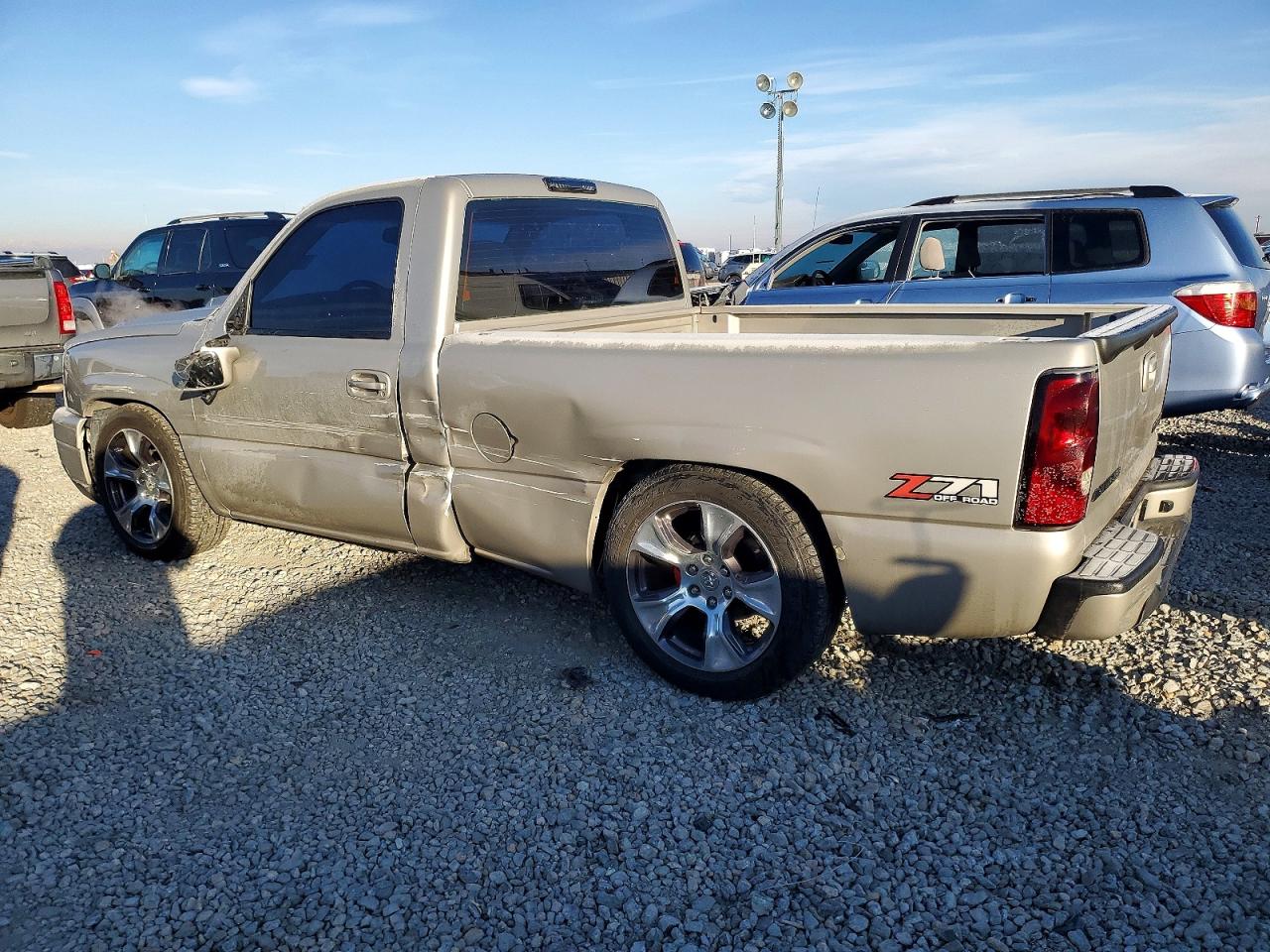2004 CHEVROLET SILVERADO K1500 photo 2