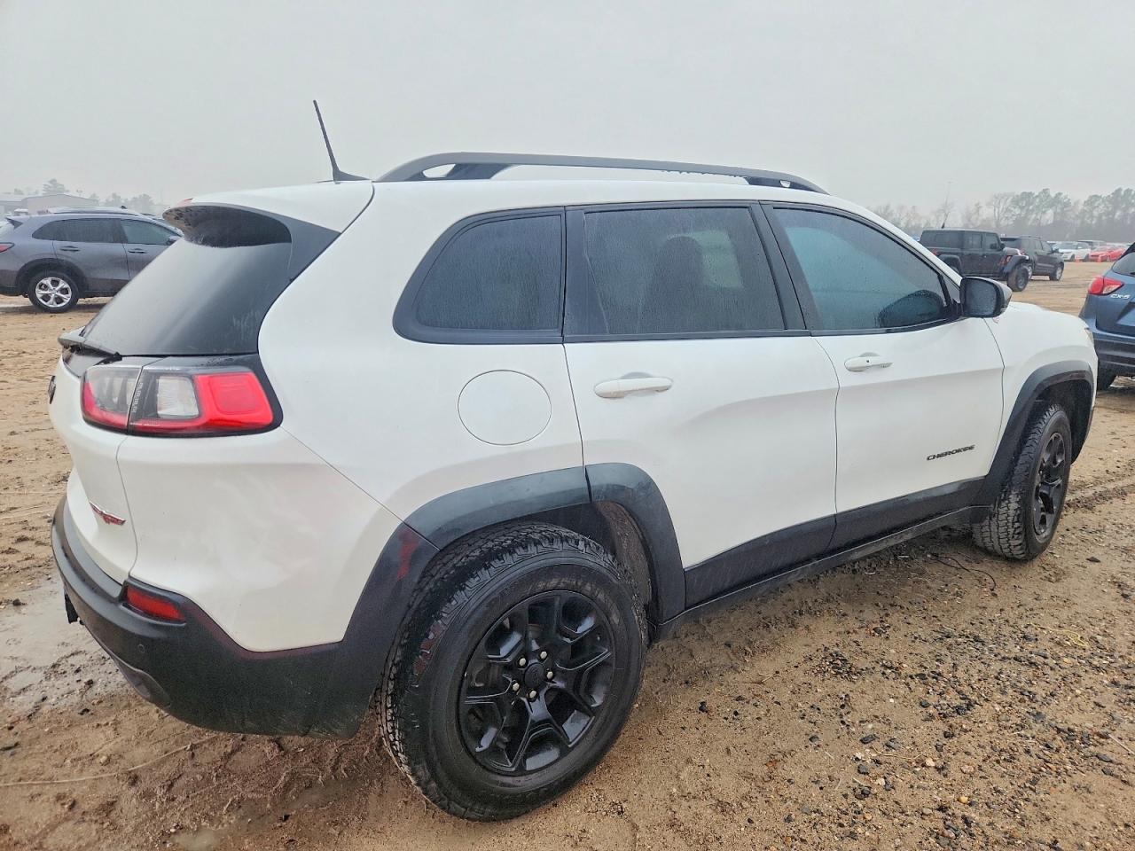 2019 JEEP CHEROKEE TRAILHAWK photo 3
