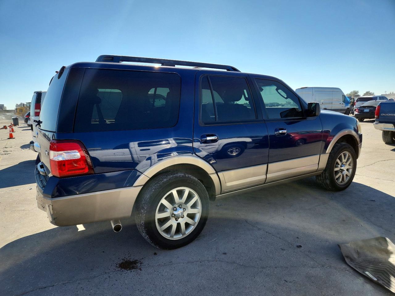 2011 FORD EXPEDITION XLT photo 3
