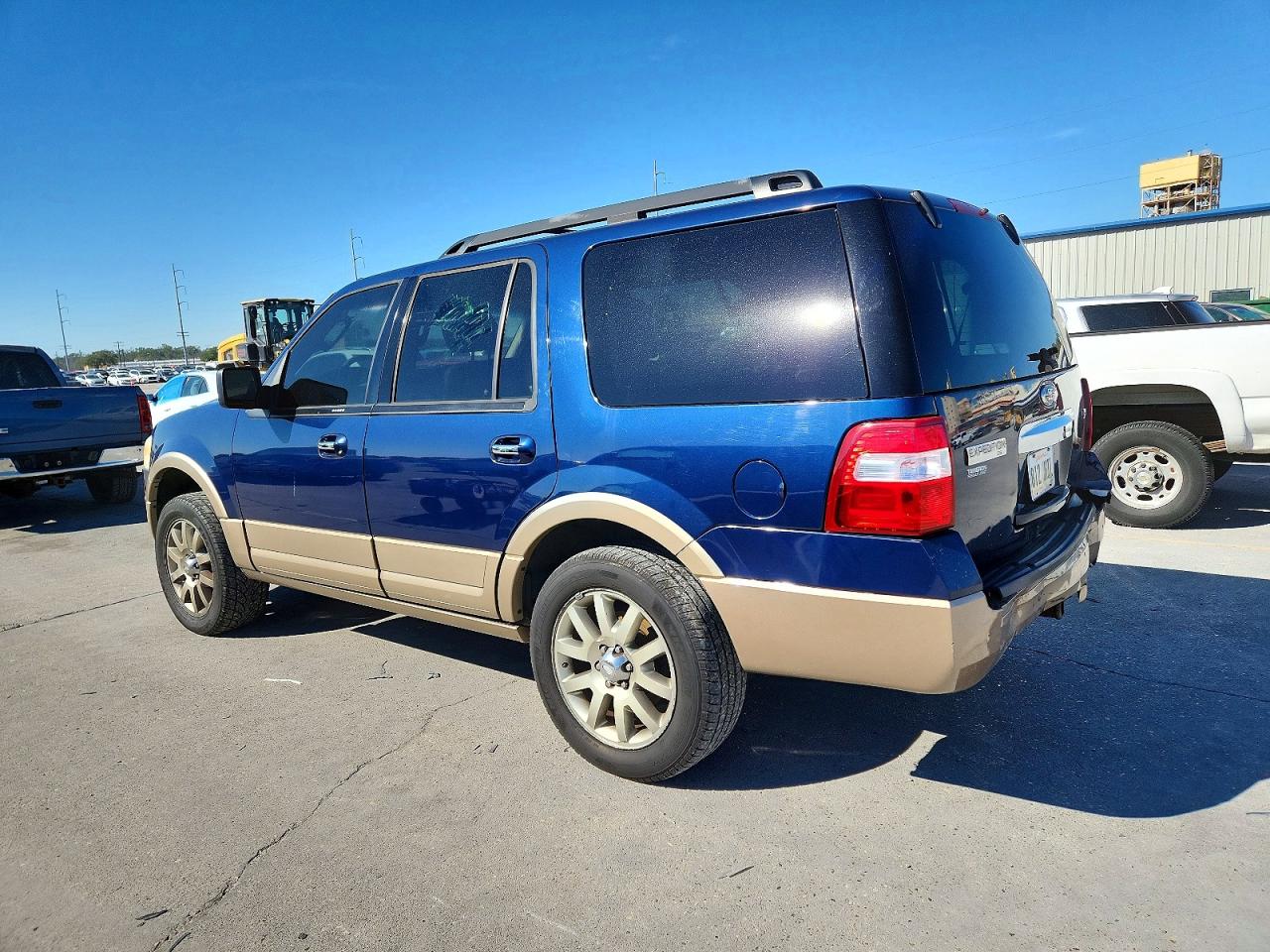 2011 FORD EXPEDITION XLT photo 2