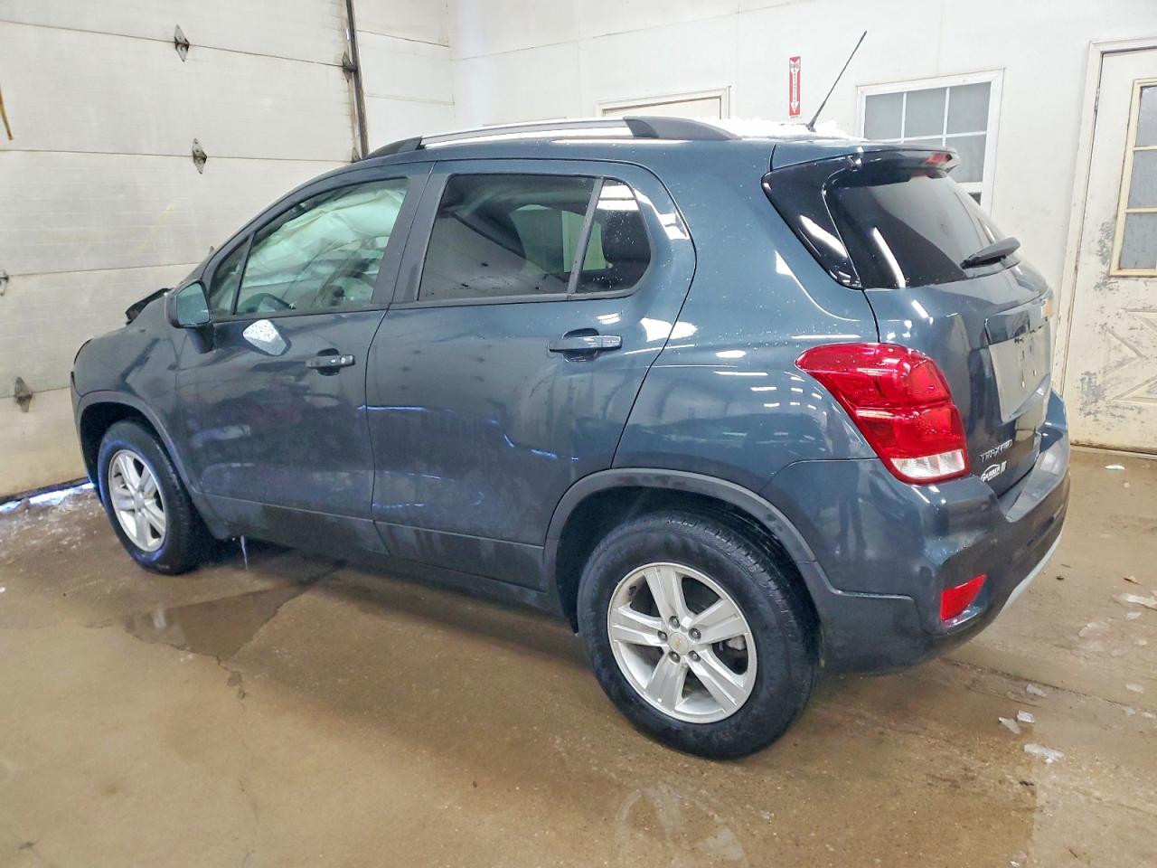 2021 CHEVROLET TRAX 1LT photo 2