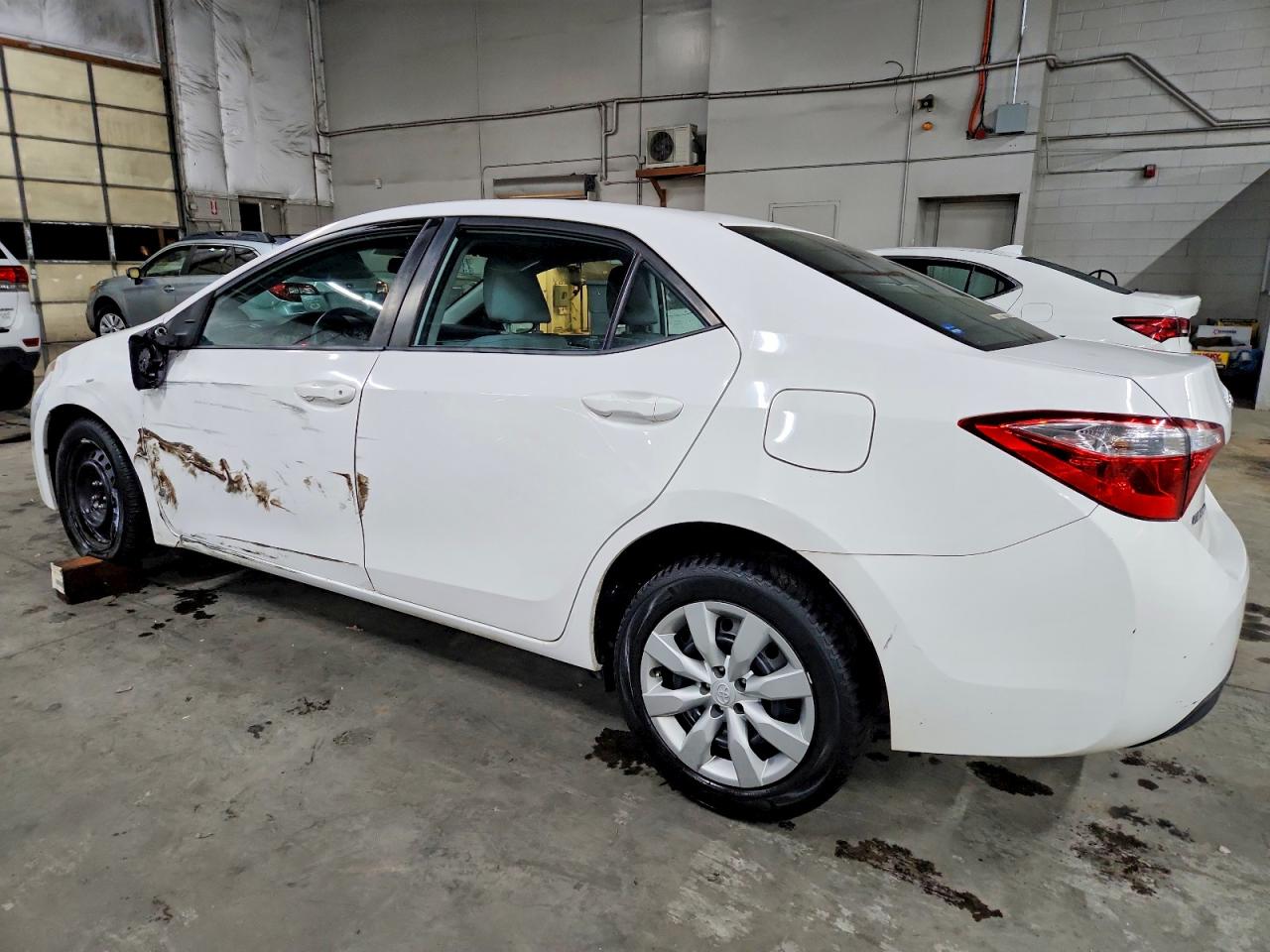 2015 TOYOTA COROLLA LE photo 2
