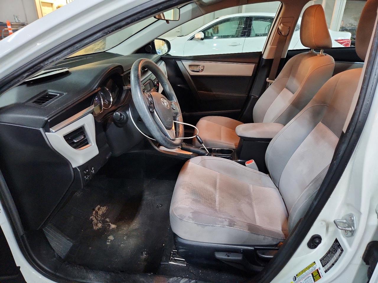 2015 TOYOTA COROLLA LE photo 7