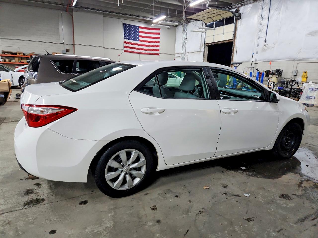 2015 TOYOTA COROLLA LE photo 3