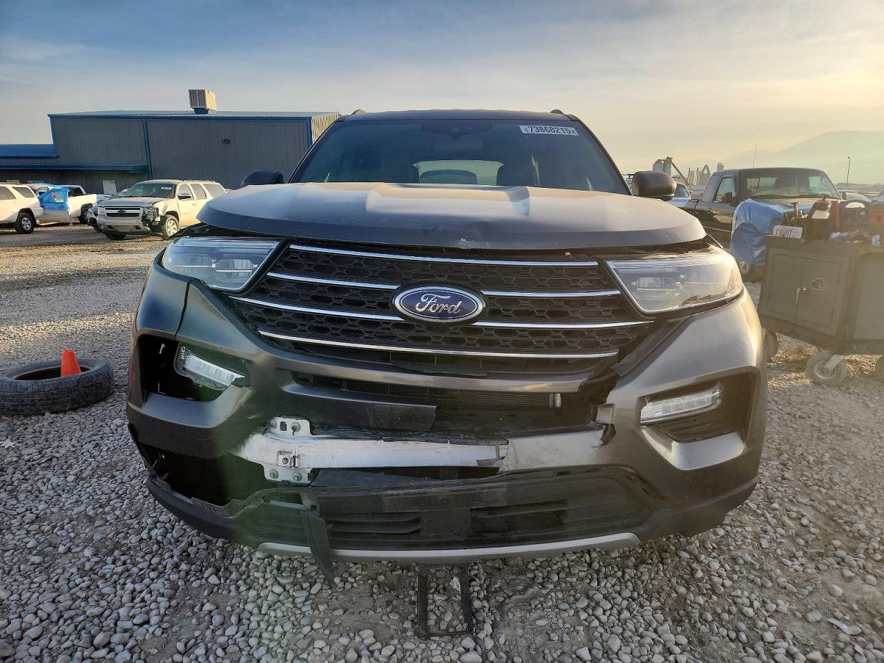 2020 FORD EXPLORER XLT photo 13