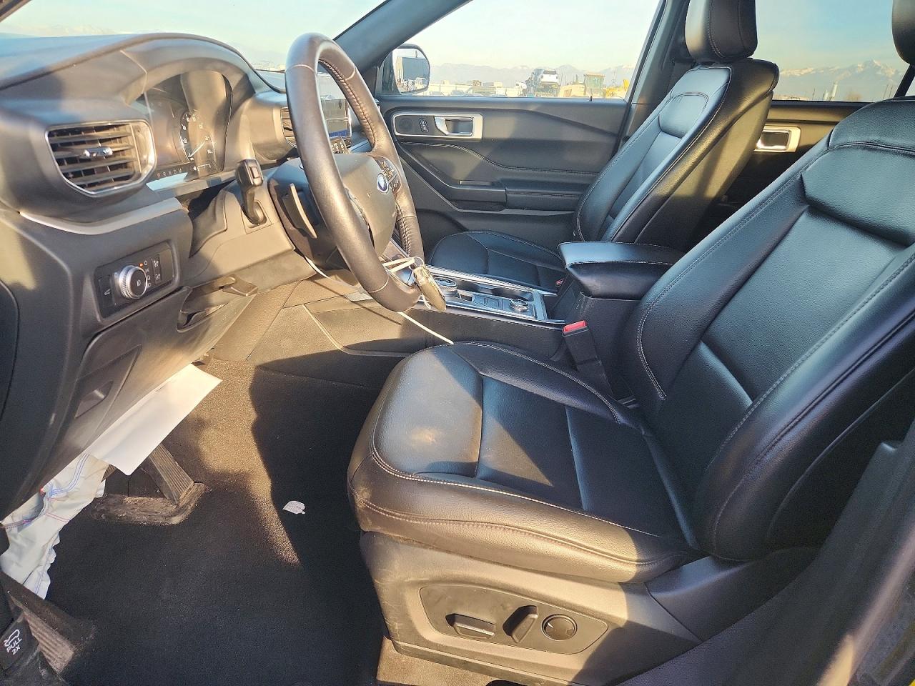 2020 FORD EXPLORER XLT photo 19