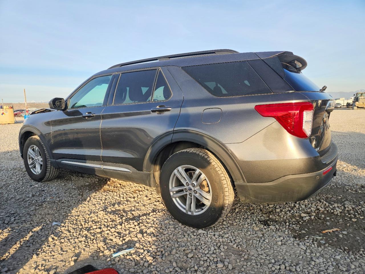 2020 FORD EXPLORER XLT photo 4