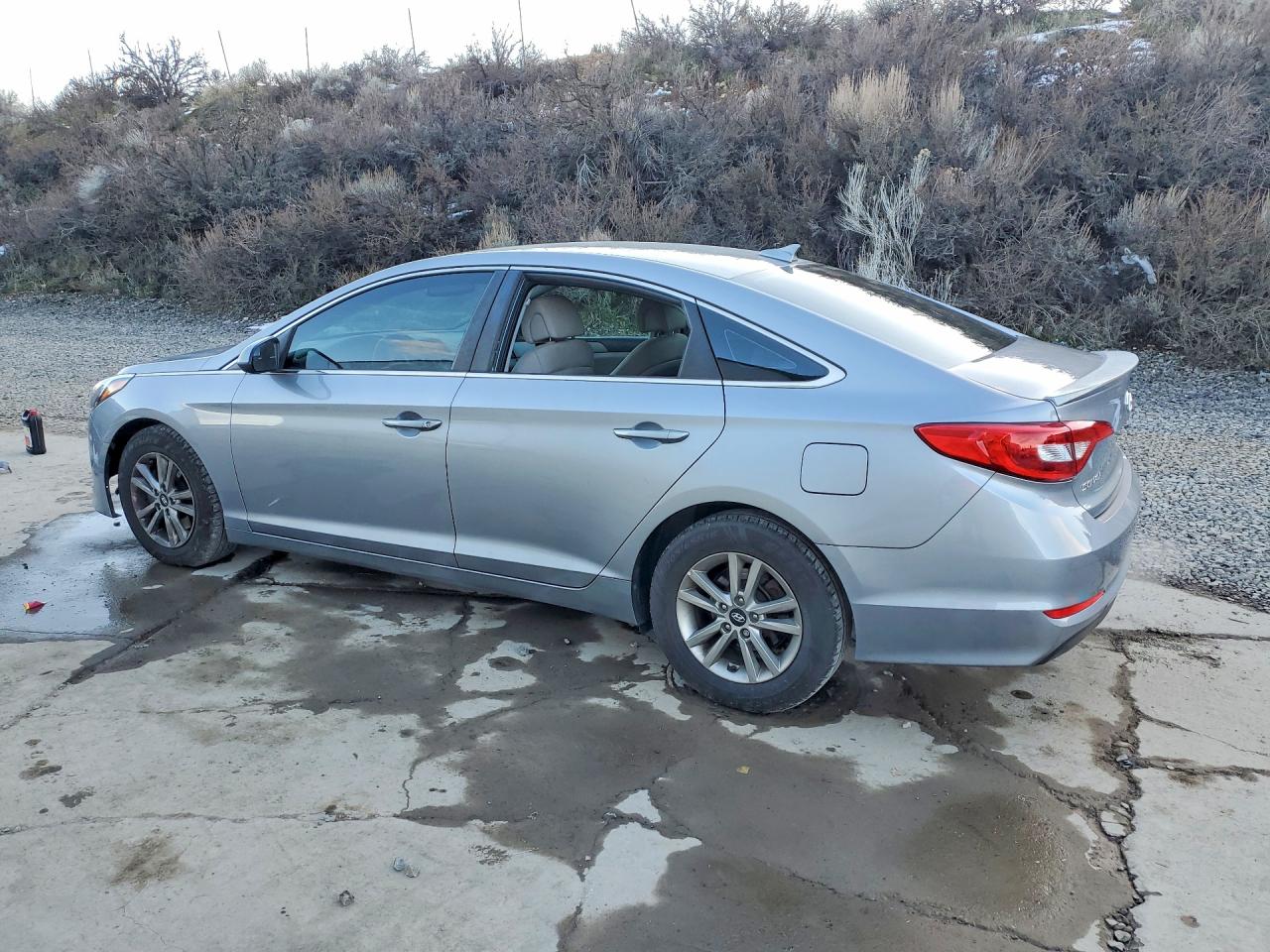 2017 HYUNDAI SONATA SE photo 2