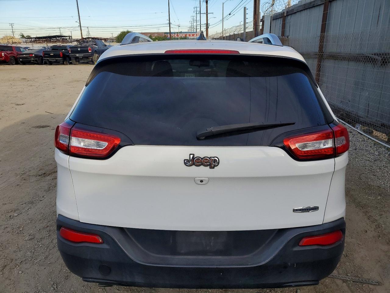 2015 JEEP CHEROKEE LATITUDE photo 6