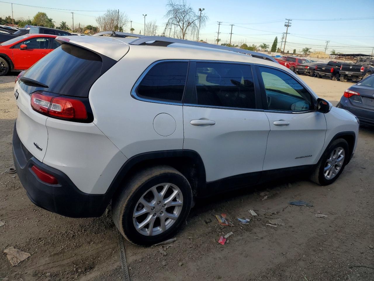 2015 JEEP CHEROKEE LATITUDE photo 3