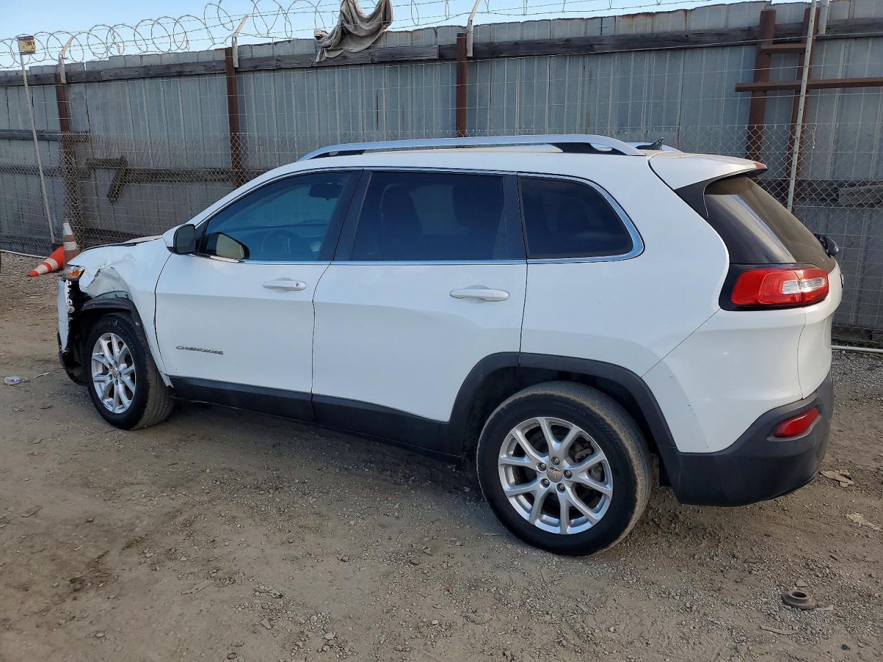 2015 JEEP CHEROKEE LATITUDE photo 2