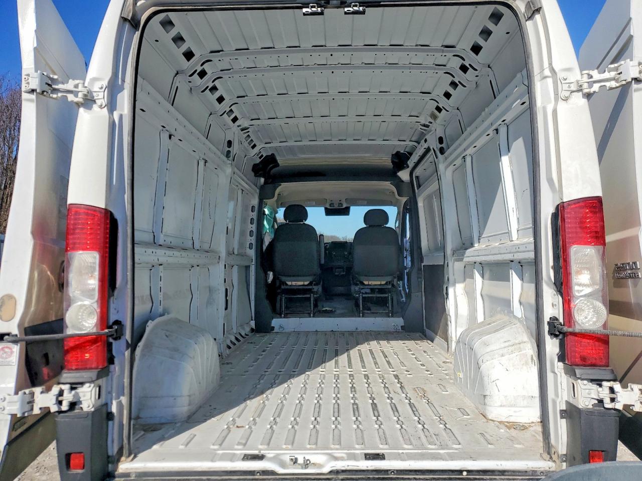 2023 RAM PROMASTER 2500 DELIVERY VAN photo 19