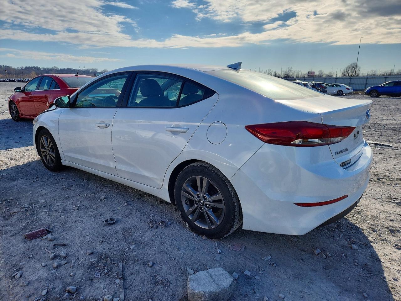 2017 HYUNDAI ELANTRA SE photo 2