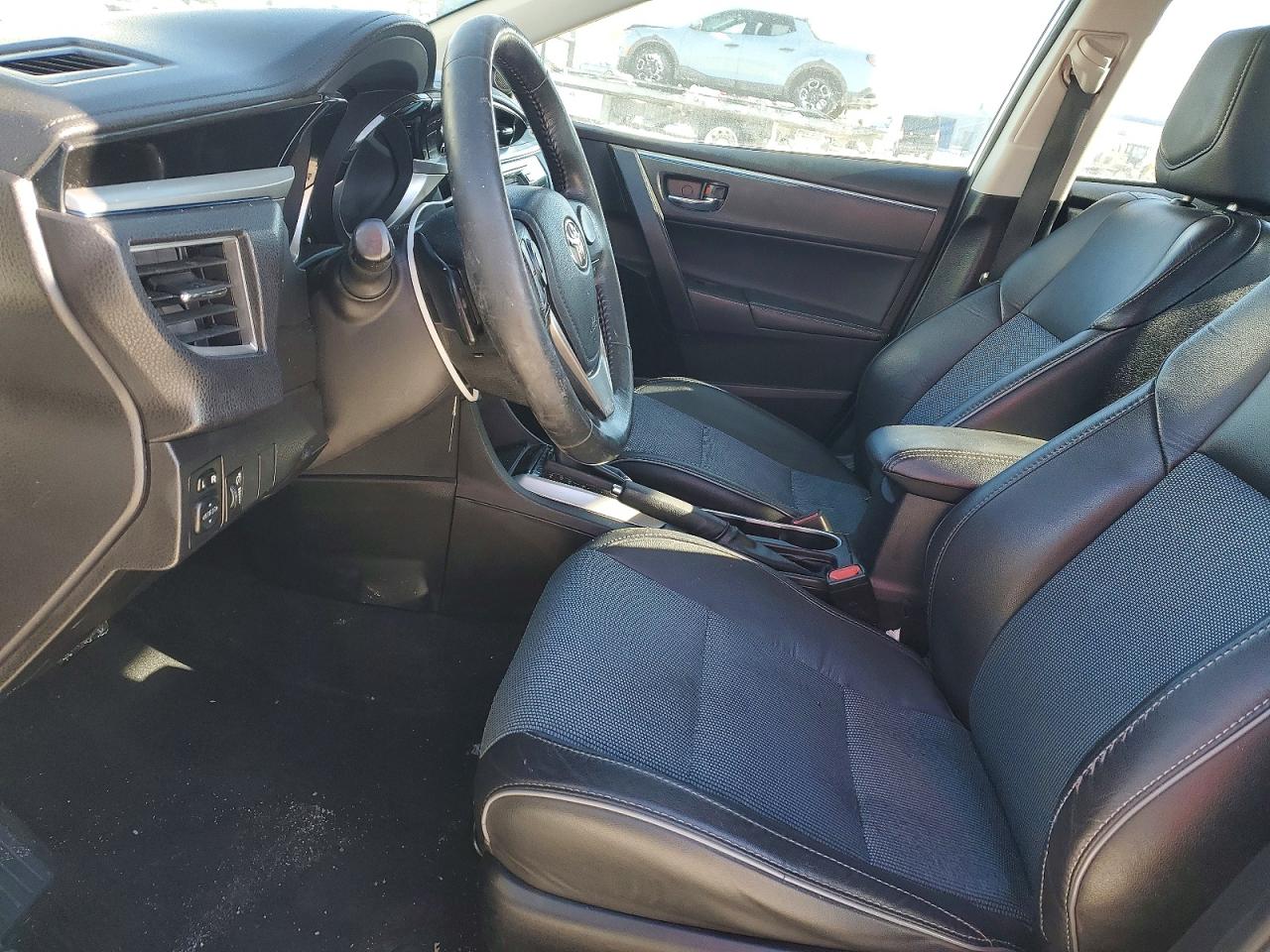 2015 TOYOTA COROLLA L photo 13
