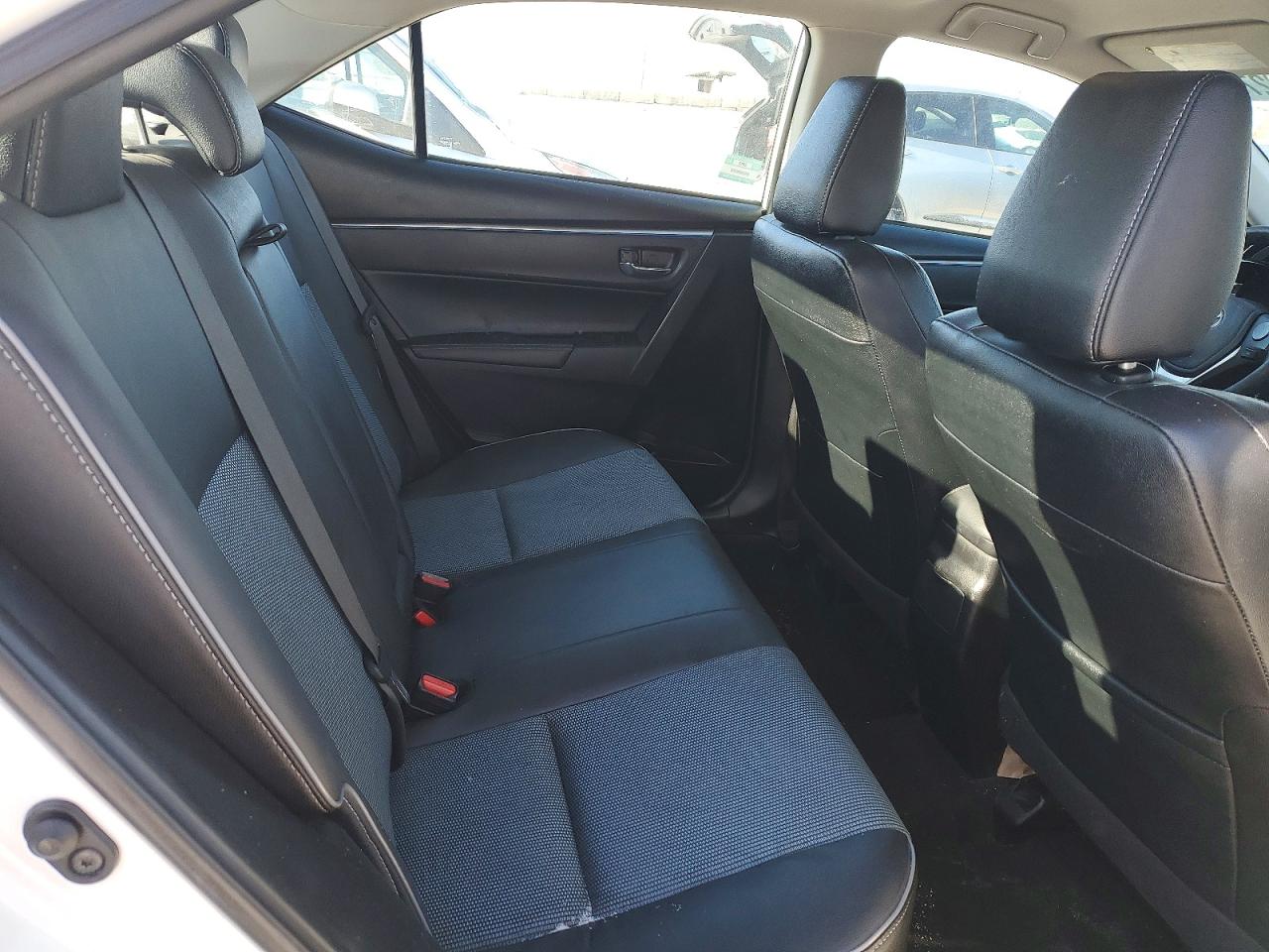 2015 TOYOTA COROLLA L photo 19