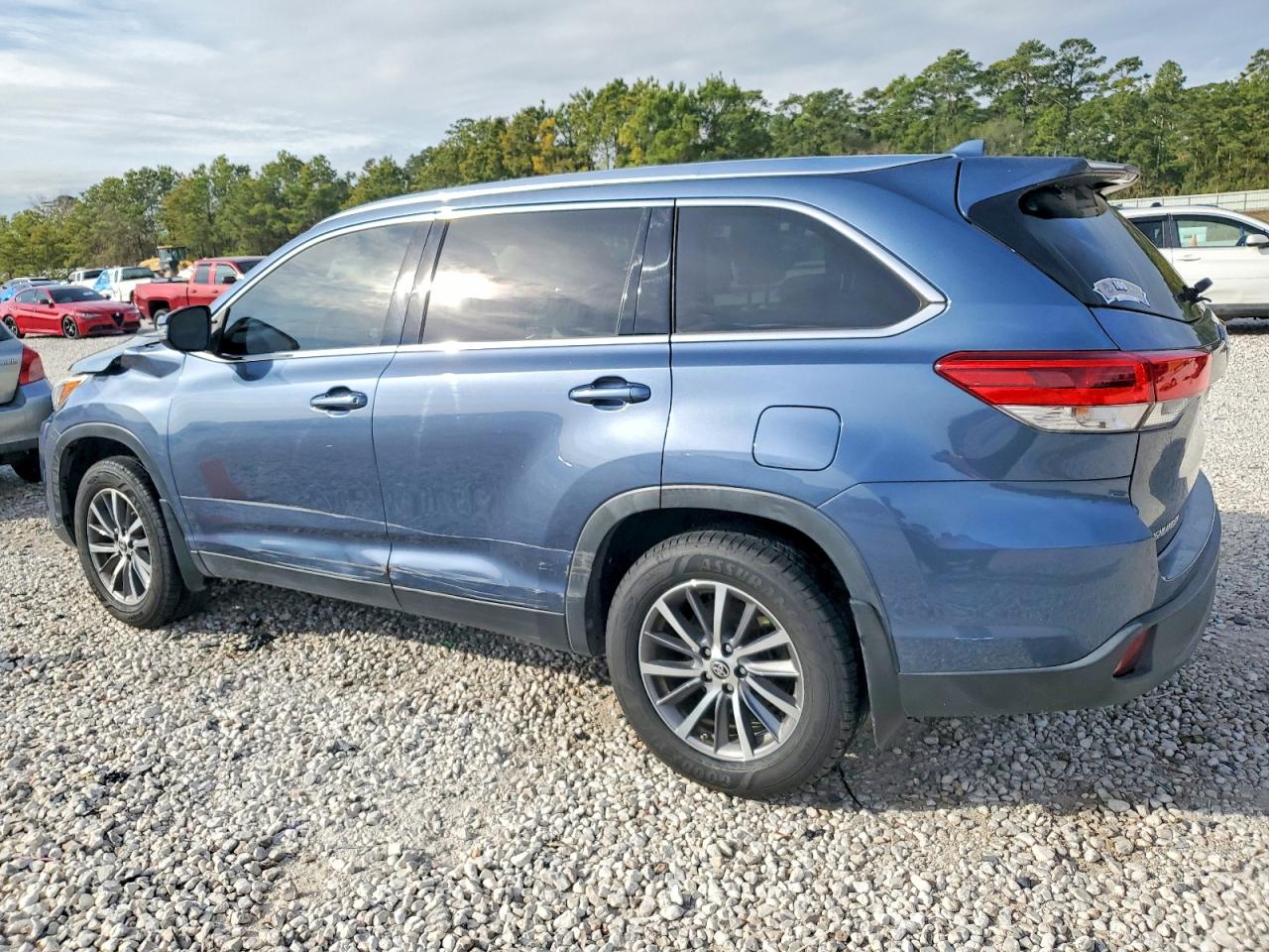 2019 TOYOTA HIGHLANDER XLE photo 3