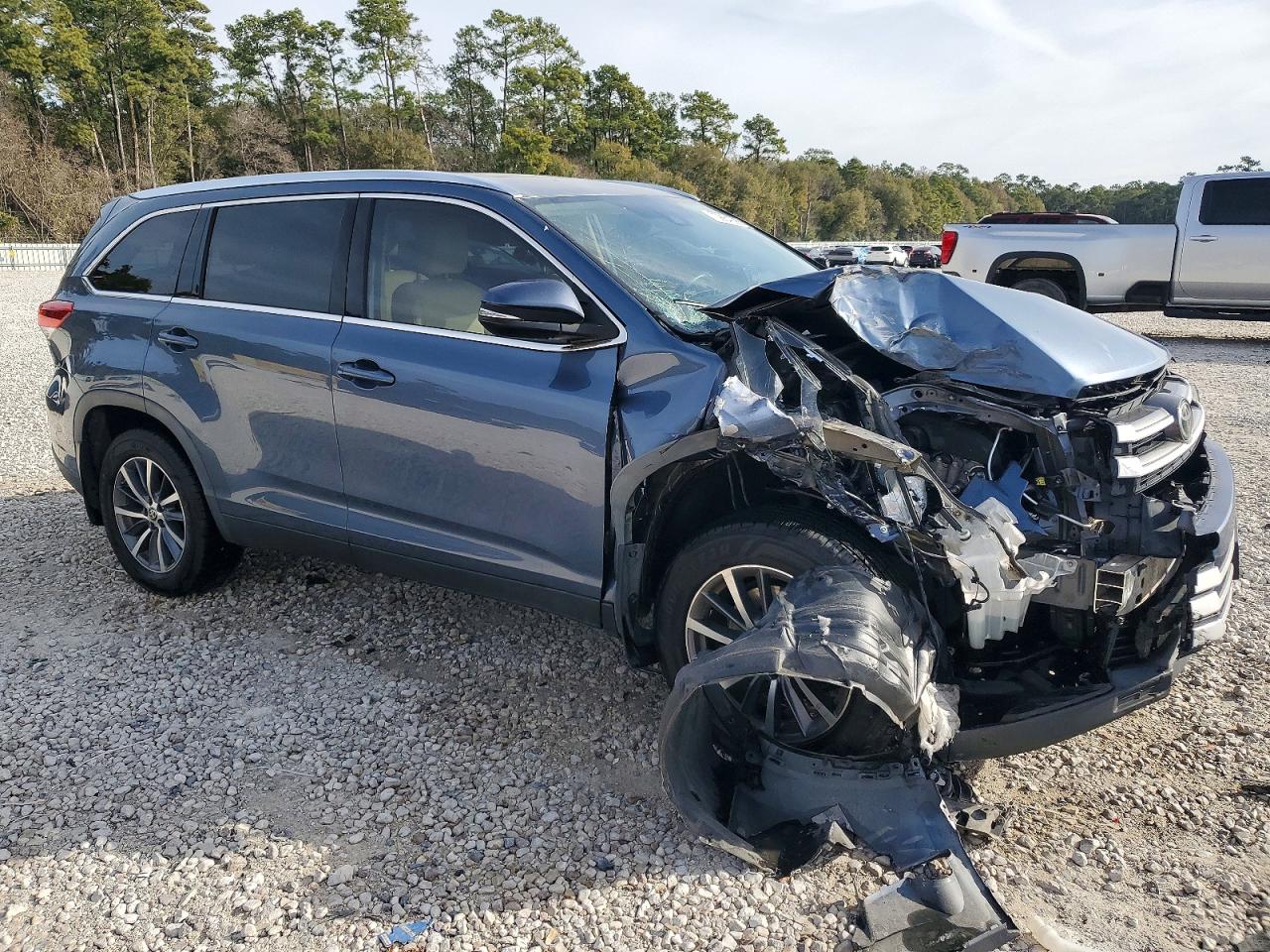 2019 TOYOTA HIGHLANDER XLE photo 7