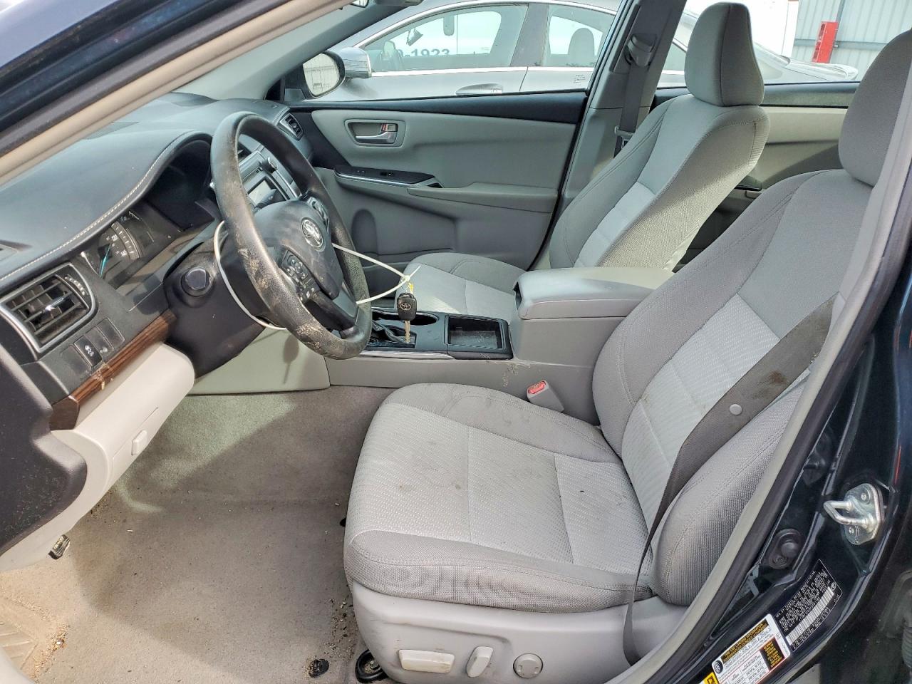 2015 TOYOTA CAMRY LE photo 19