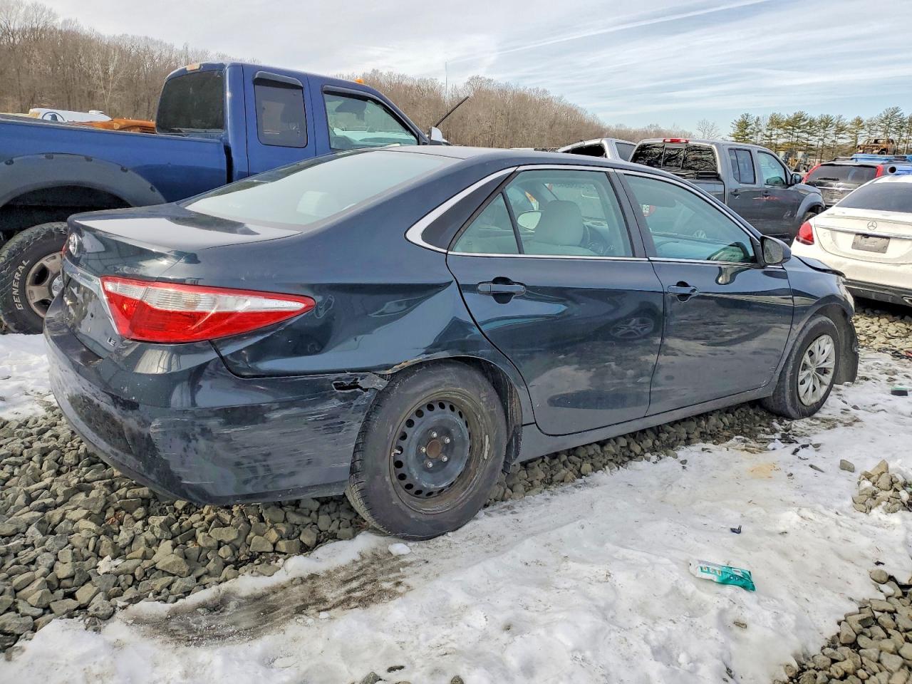 2015 TOYOTA CAMRY LE photo 7