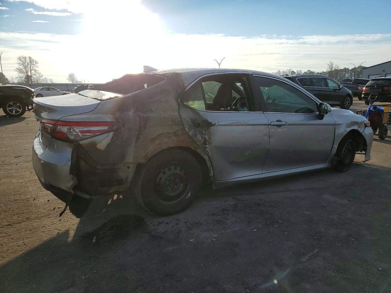 2019 TOYOTA CAMRY LE photo 5