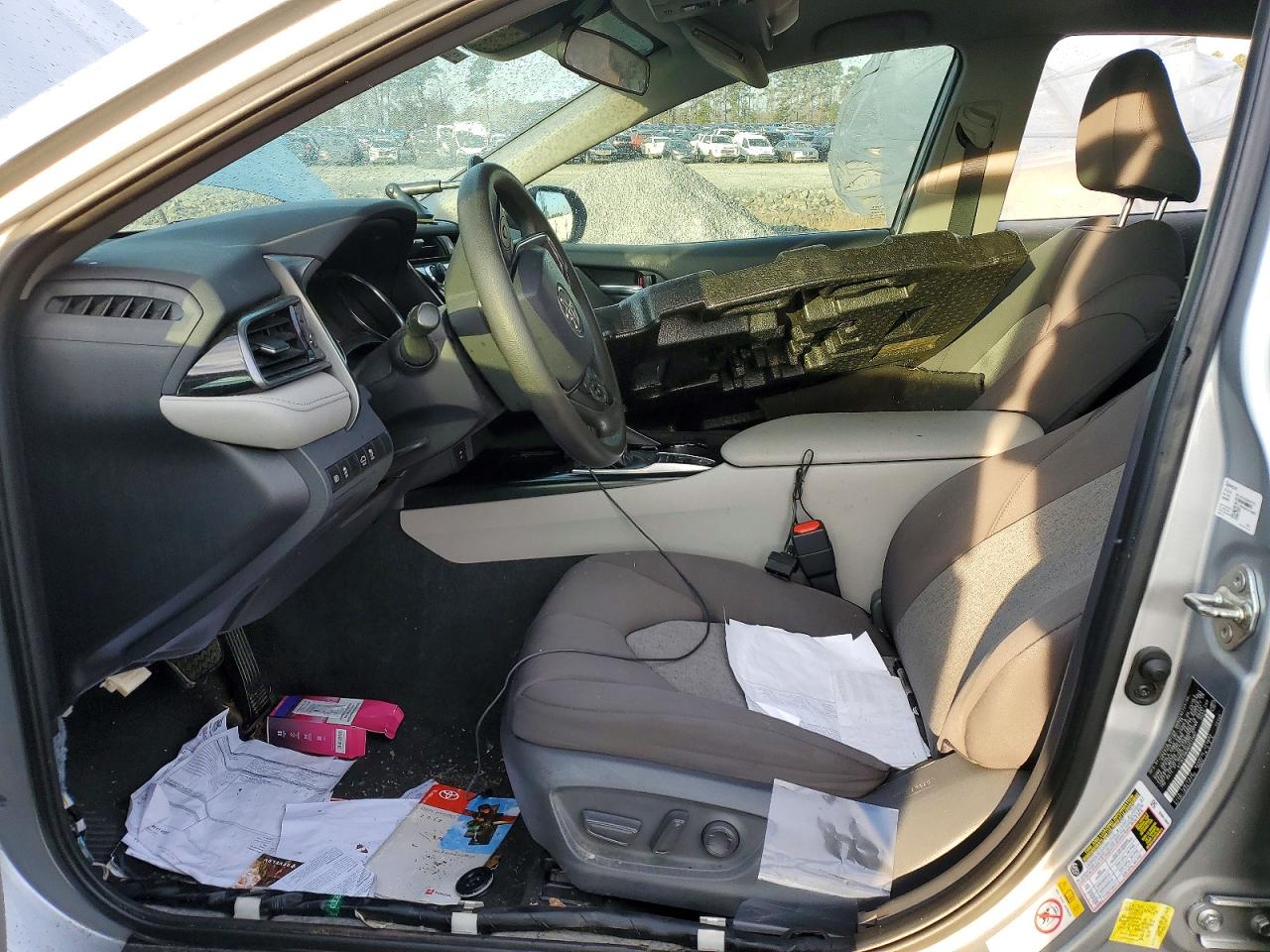 2019 TOYOTA CAMRY LE photo 13