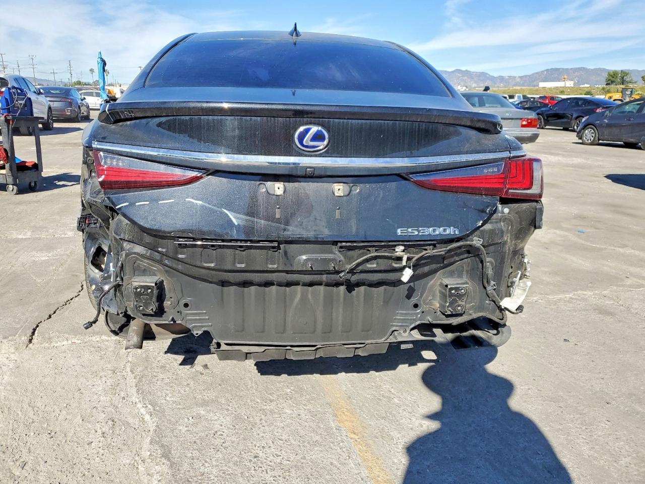 2022 LEXUS ES photo 11