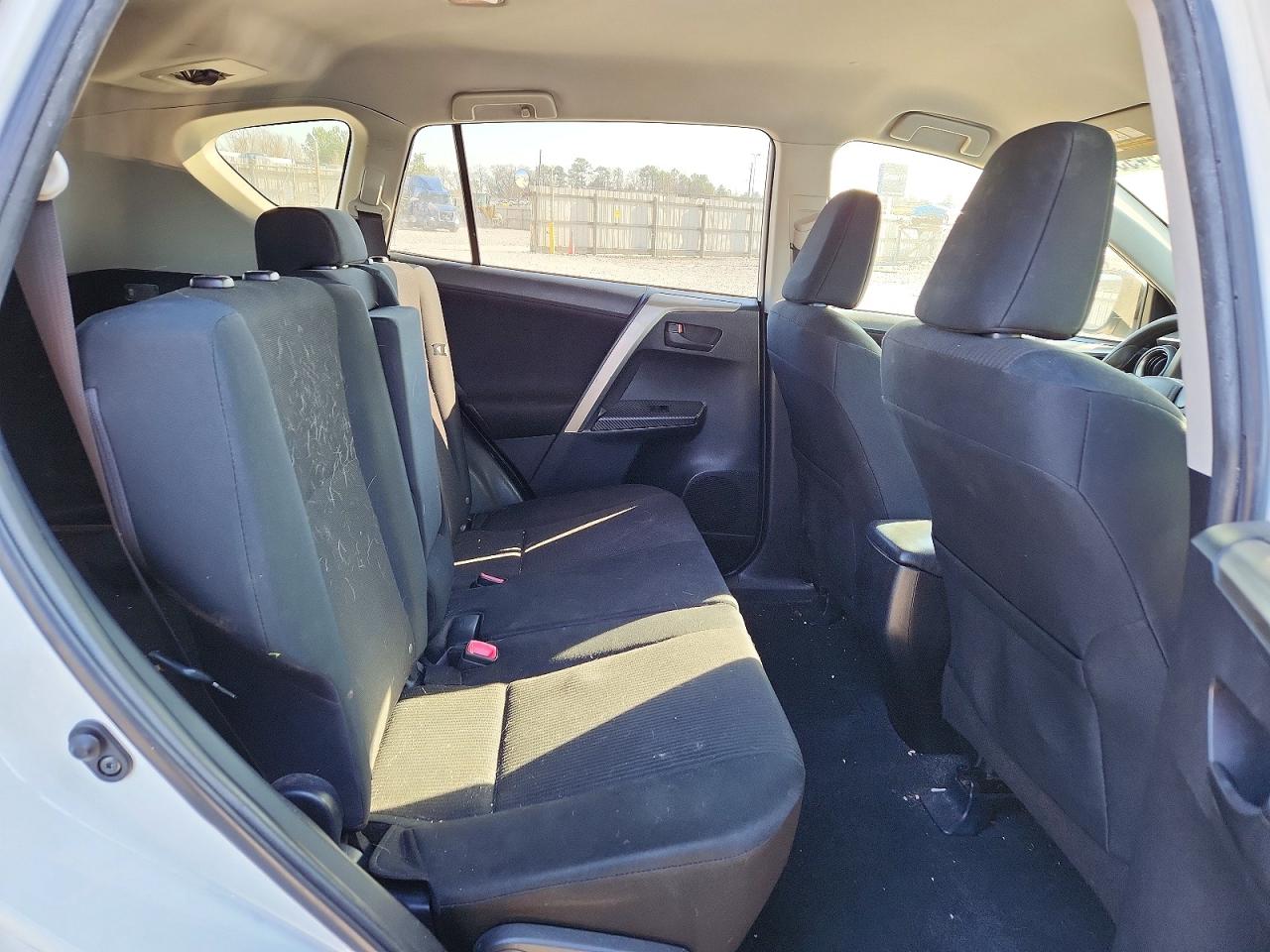 2014 TOYOTA RAV4 LE photo 31