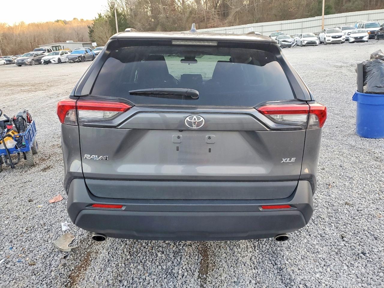 2021 TOYOTA RAV4 XLE photo 16