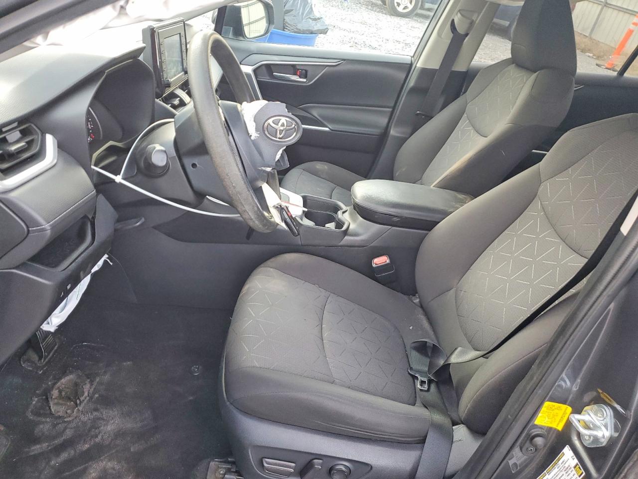 2021 TOYOTA RAV4 XLE photo 19