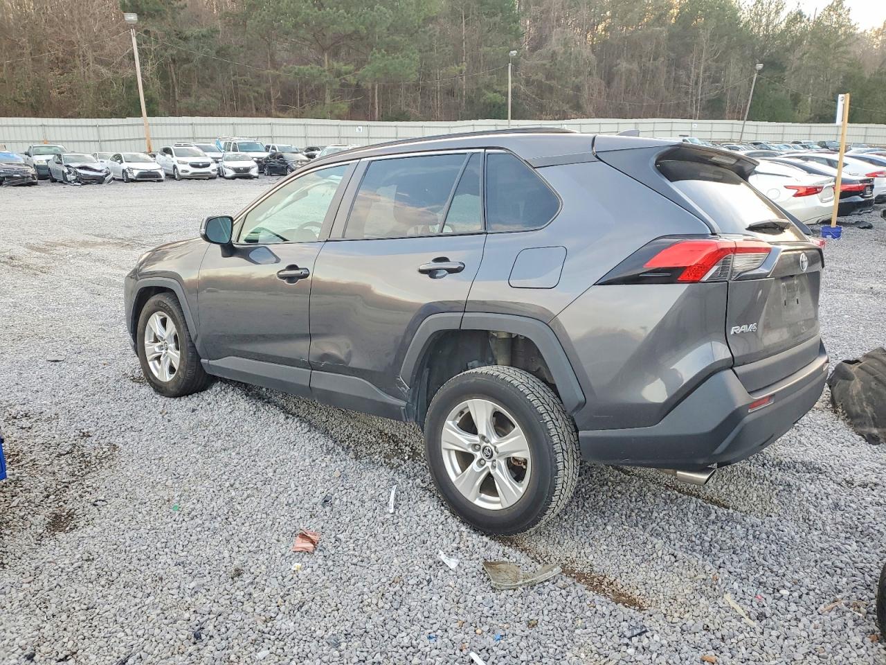 2021 TOYOTA RAV4 XLE photo 4