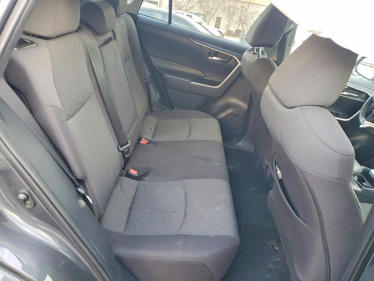 2021 TOYOTA RAV4 XLE photo 28