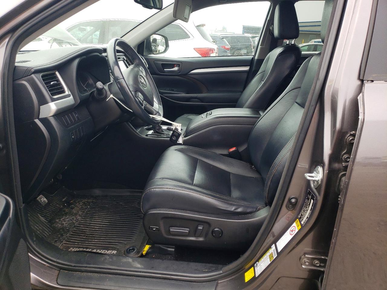 2016 TOYOTA HIGHLANDER XLE photo 7