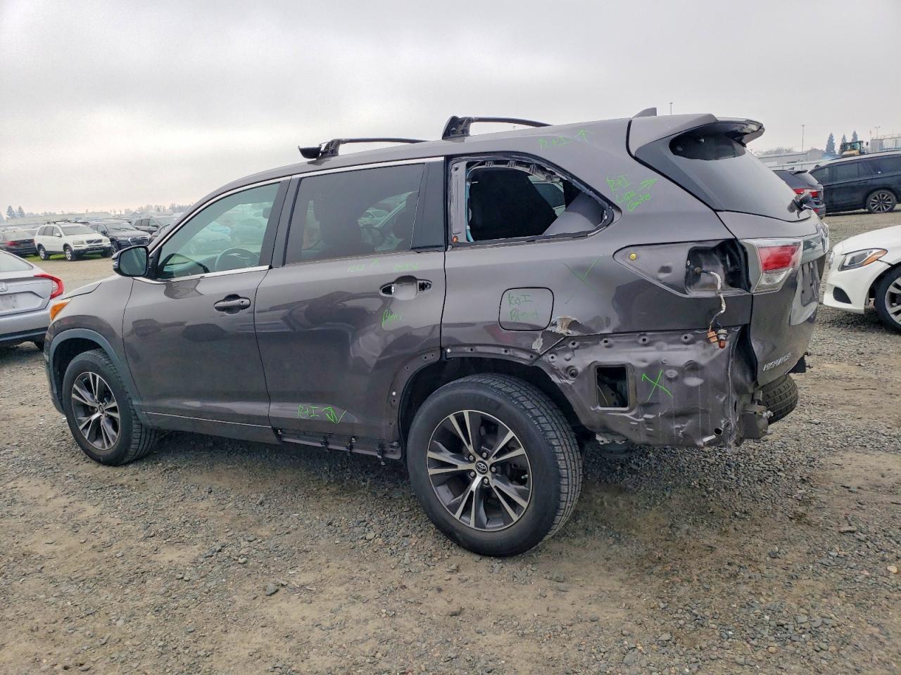 2016 TOYOTA HIGHLANDER XLE photo 2