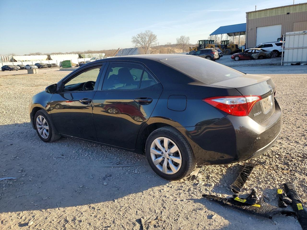 2016 TOYOTA COROLLA LE photo 2
